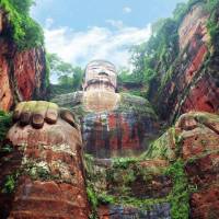 The impresive 71m high Leshan Giant Buda in the Linheshan mountain